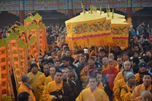 Master Jing Hui Leads the Entourage into the Temple
