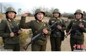 DPRK Woen Soldiers