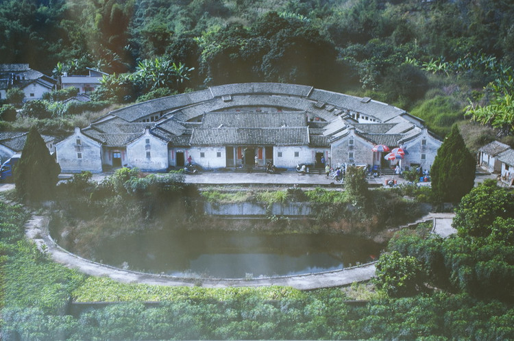 Meizhou Hakka Semi-Circular Round Houses of Meizhou – SANGHA KOMMUNE (SSR)