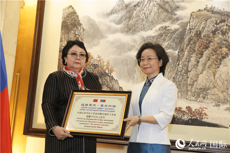 Internationalism is the Essence of Wwomens' Right!