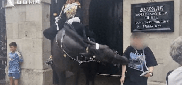 Chinese Language Media Hide the Face of the Victim Out of Respect!