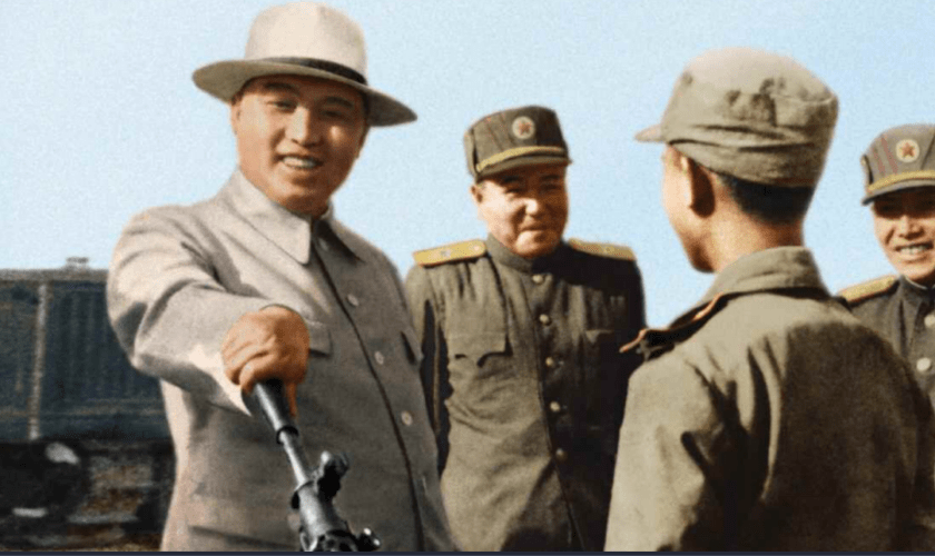 Kim Il-sung inspected the mechanized troops in May 1950 (Source: Rodong Sinmun)