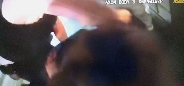 Met Police Officer Punches Suspect!