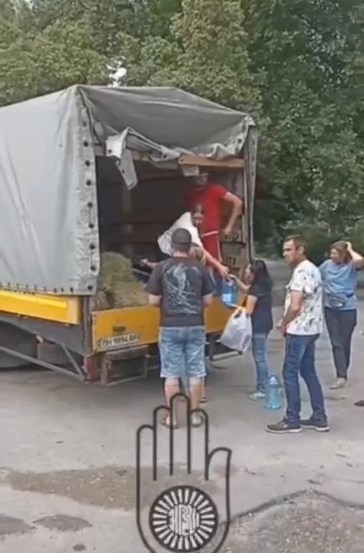 Grifting Anarchists Wander Around a Lorry...