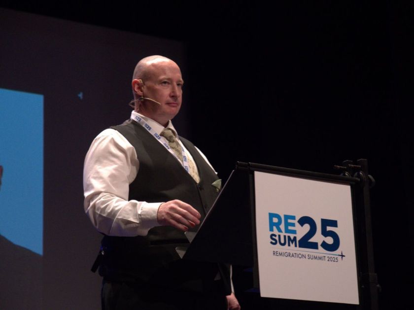 Kenny Smith Couldn't Lose Weight - So They Made His Clothes Bigger!