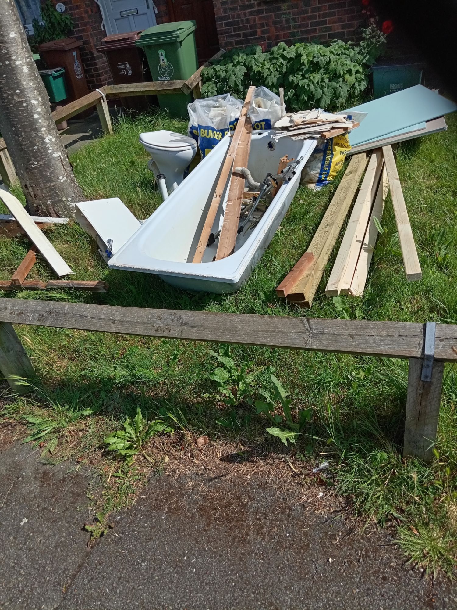 The Neighbour's Old Bath and Toilet!