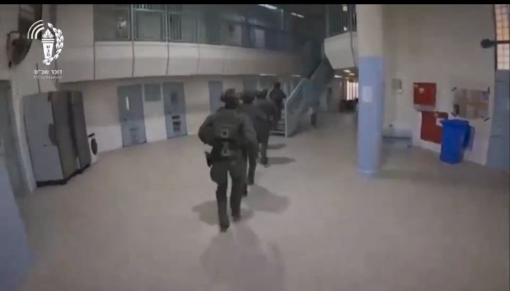 Zionist Nazis Run to Beat Their Prisoners!