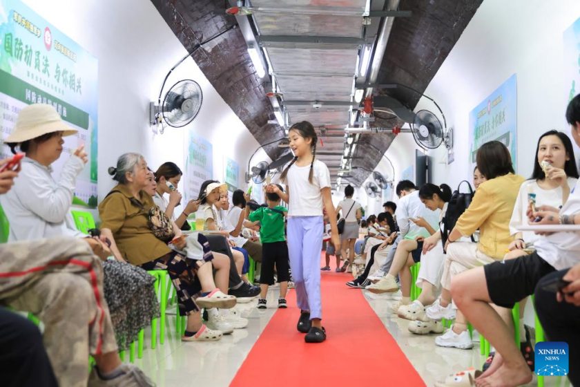 Nanjing Bomb-Shelters Used in Heat-Wave!
