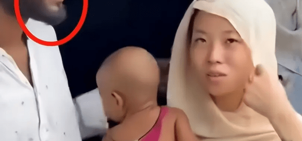 "Help Me - I'm So Beautiful and Trpped!"