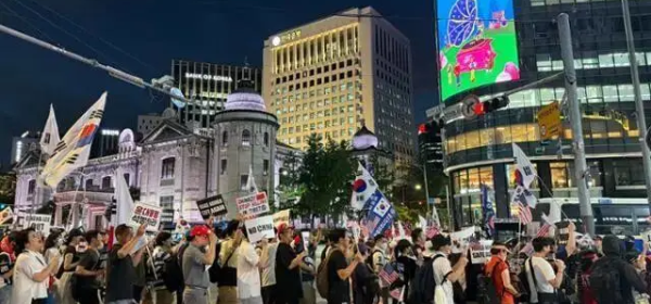 South Koreans Protest China Tourists!