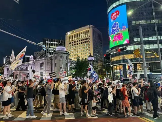 South Koreans Protest China Tourists!
