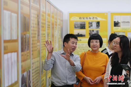 Photo taken on Oct. 13, 2025 shows visitors at an exhibition commemorating the recovery of Taiwan and the Nanhai Zhudao (South China Sea islands), from Japanese occupation at Nanjing University in eastern China, in Jiangsu Province. (Photo: China News Service/Yang Bo)