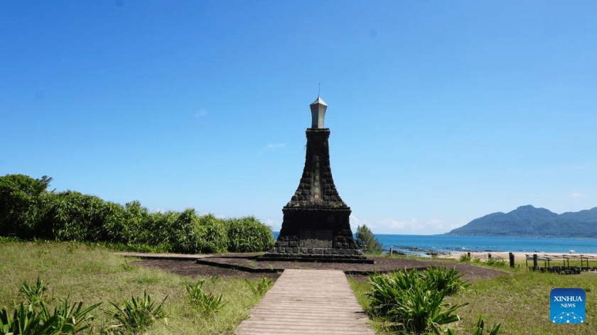 This photo taken on Oct. 13, 2025 shows a monument set up in memory of fights against Japanese invasion on the Yanliao shore of southeast China's Taiwan. (Xinhua/Qi Xianghui)