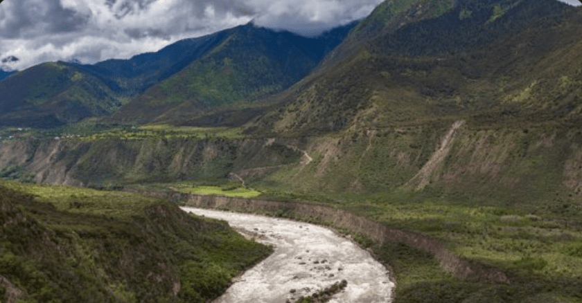 Critique The Diplomat - 2025