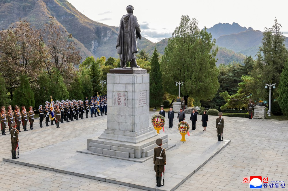Kim Jong Un Pays Respect to Killed Chinese People's Volunteers!