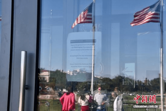The Washington Monument is closed to tourists due to the government shutdown, Oct. 1, 2025. (Photo/China News Service)