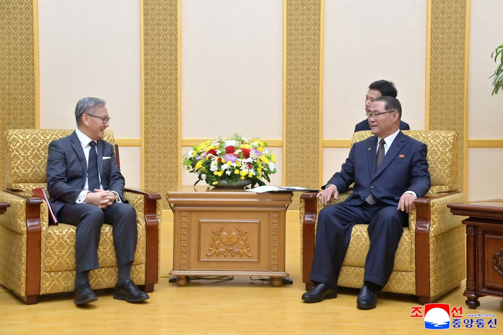 Premier of DPRK Cabinet Meets Lao Foreign Minister