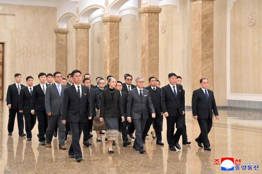 Lao Foreign Minister Visits Kumsusan Palace of Sun