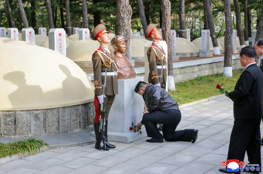 Kim Jong Un Pays Respect to Killed Chinese People's Volunteers!