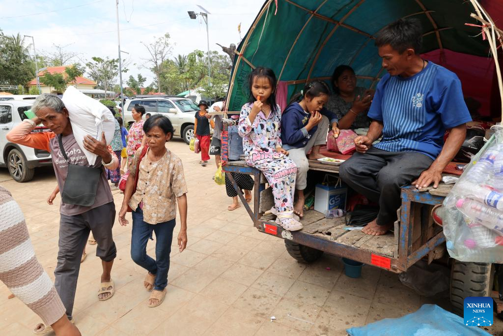 Cambodian evacuees carry relief items at a safe zone in Siem Reap province, Cambodia, on Dec. 11, 2025. (Photo by Sovannara/Xinhua)