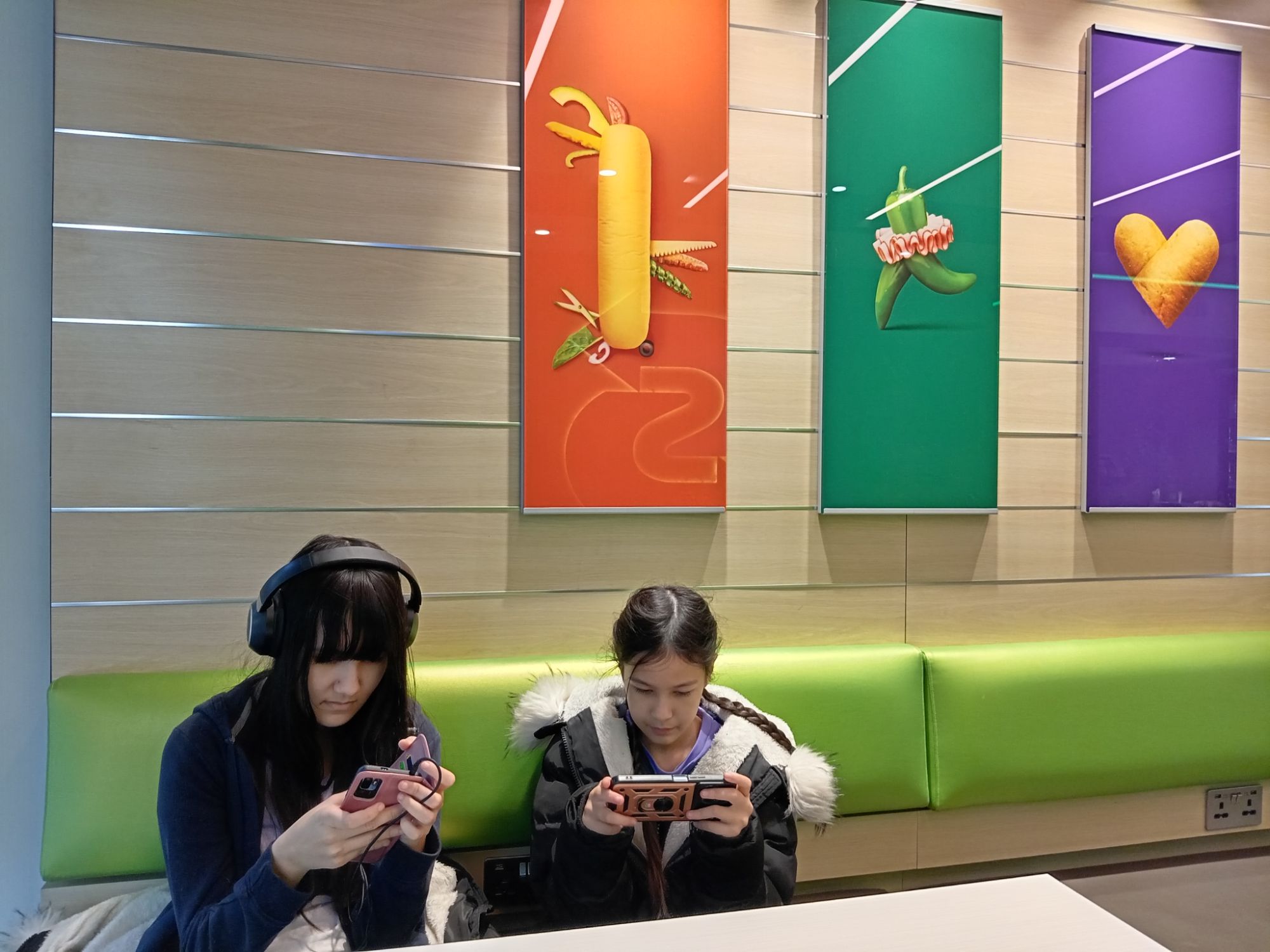 Gee's New Trainers & Content Children!