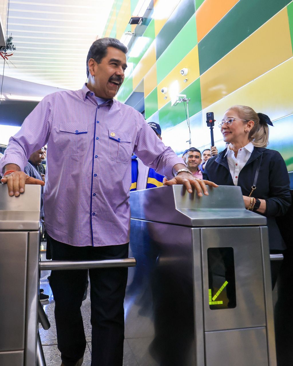 Venezuela Resists! Cable Car Security!