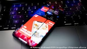 Racist Trump Divides China!