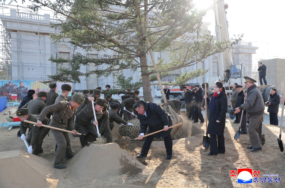 The People Work Hard to Build the Museum!