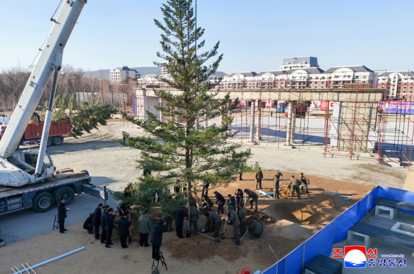 Kim Jong Un Leads the People!