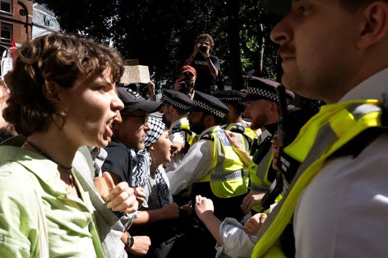 UK police arrest eighty-six after pro-Palestine protest breaches London prison