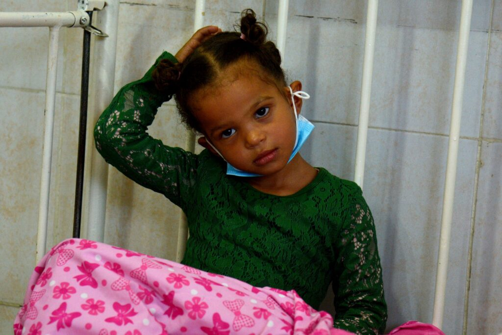 Ariannis César Martínez is one of the 17 patients in the pediatric ward of the National Institute of Oncology and Radiobiology in the capital, who see in their will to live the most powerful weapon to face cancer.