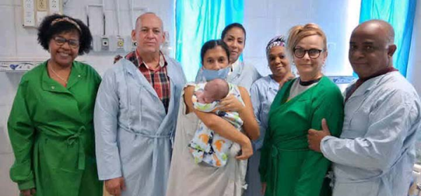 Dr. Yandry Alfonso Chang, director of Medical Assistance and Medicines in the territory, reflects on this case with a mixture of professional pride and citizen concern.