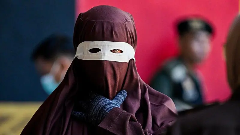 The Whippers Hide Their Face!