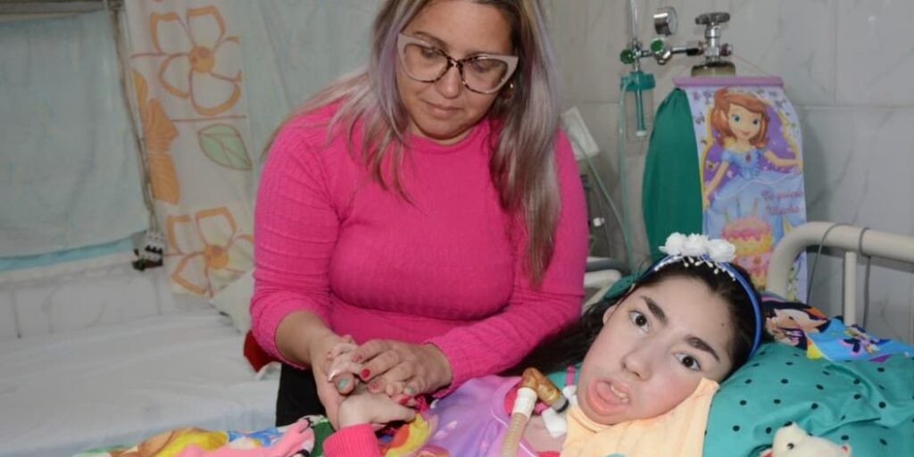 Yésika Mora Hernández, the second longest surviving case in Cuba with Werdnig Hoffman syndrome type I, turns 20 years old on February 12, almost all of them admitted to the Pediatric Hospital of Sancti Spíritus