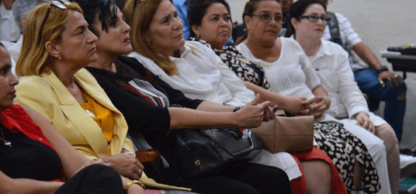 Young Doctors Oppose US Blockade!