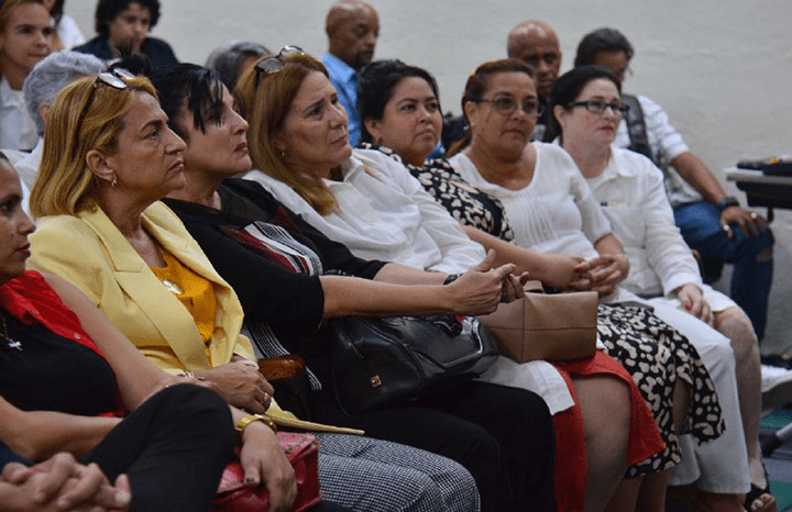 Young Doctors Oppose US Blockade!