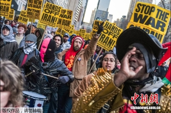 American citizens protest in the streets against the U.S. and Israeli military actions against Iran.(Photo: AFP)