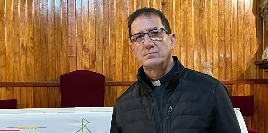 Deceptive Catholic priest Alberto Reyes Pias, parish priest of the Parish Community of the municipality of Esmeralda, in the Province of Camagüey