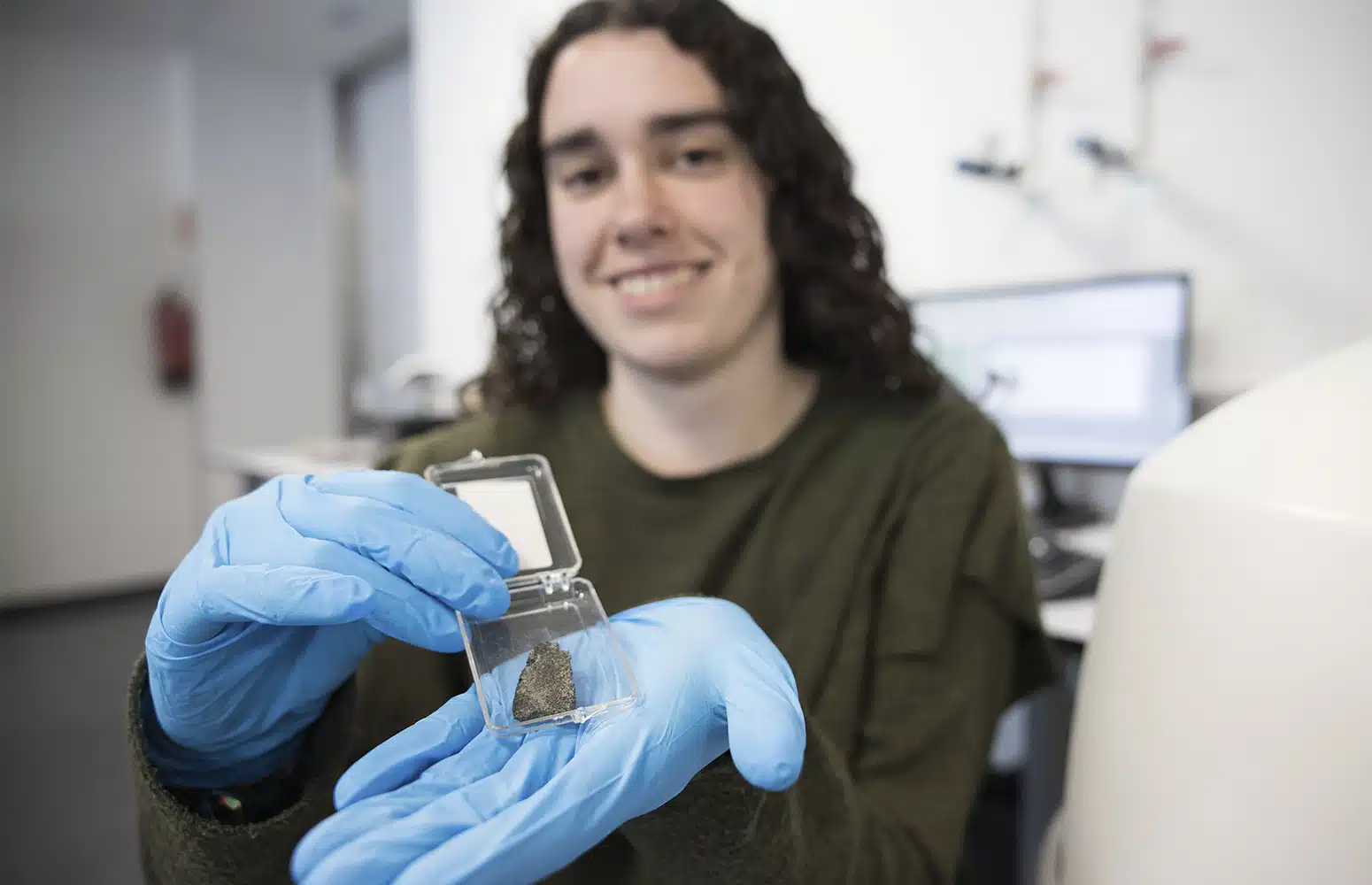 Leire Coloma, PhD Student at the EHU-University of the Basque Country showing extraterrestrial or meteorite samples
Credit: Egoi Markaida