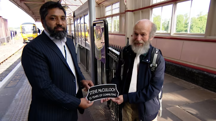 Area Station Manager Mian Sarwar presents Steve with a plaque
Credit: ITV Meridian
