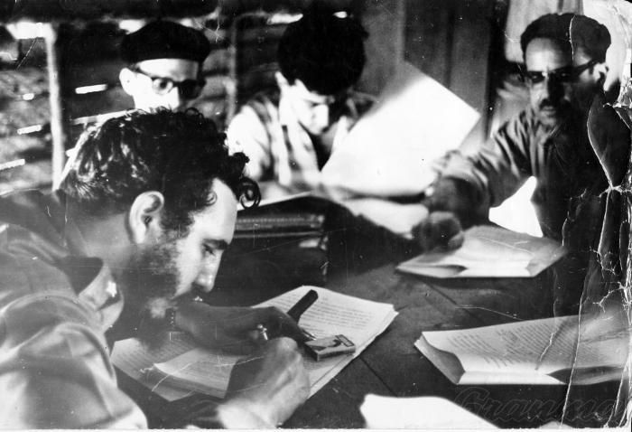 Fidel Sign Land Reform!