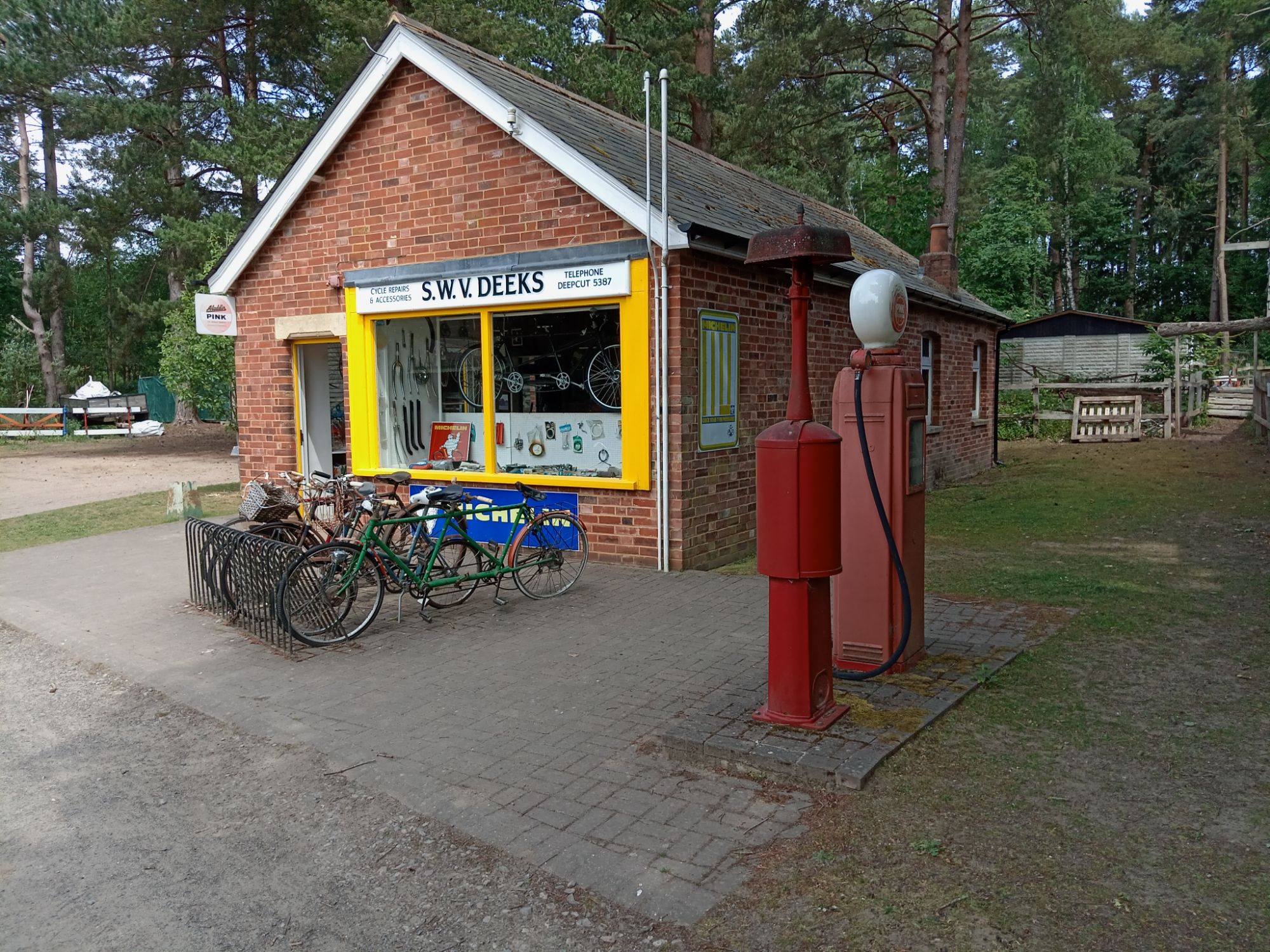 Garage & Bicycle Repair Shop!