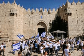 Dozens of colonists storm Al-Aqsa Mosque