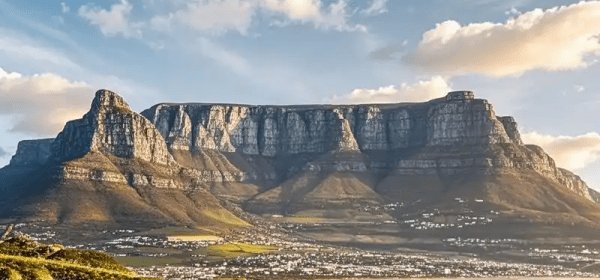 Chinese consulate thanks South African rescuers after tourist rescued on Table Mountain
