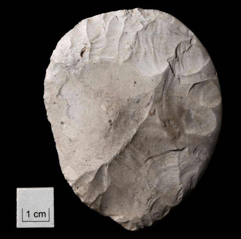 Location map and disc shaped flint knife found at Bulford by Phil Harding © Wessex Archaeology