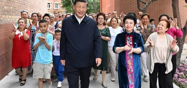 Xi Jinping Visits a Thriving Xinjiang!