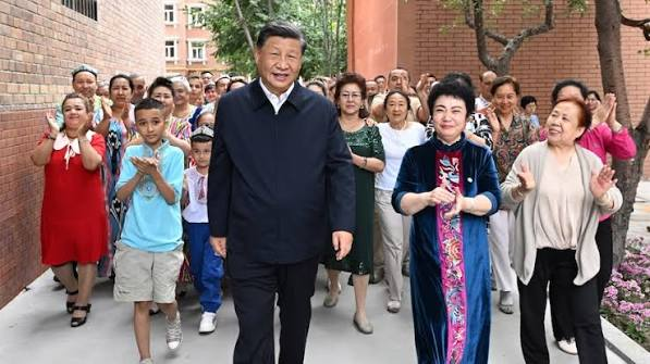 Xi Jinping Visits a Thriving Xinjiang!