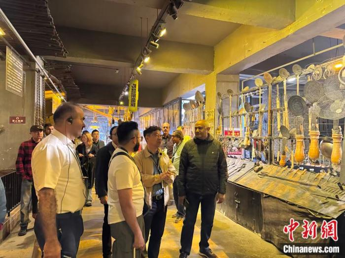  On April 19, a delegation of media and think tank representatives from Pakistan visited the ancient city of Kashgar. (Photo: China News Network/Xu Jiawen)