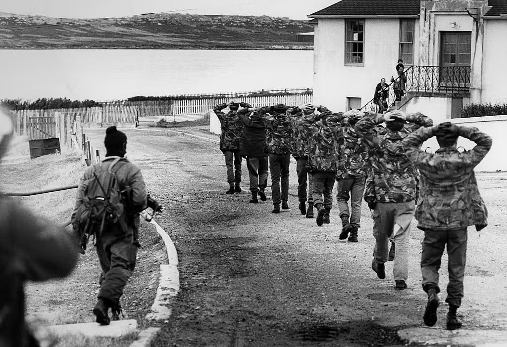 Argentine "Special Forces" Take British Royal Marine Soldiers as POWs - Falkland Islands - 1982!