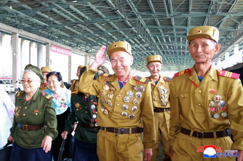 Respect Shown to Elderly Heroes!